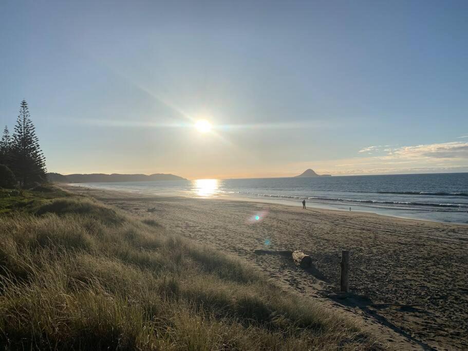Beach Front Apartment Ohope Buitenkant foto