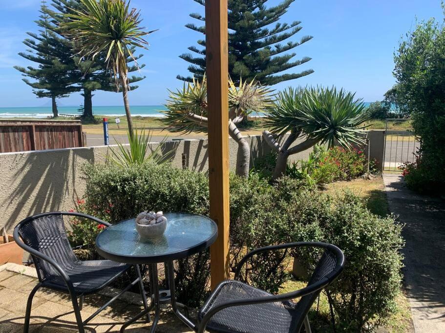 Beach Front Apartment Ohope Buitenkant foto