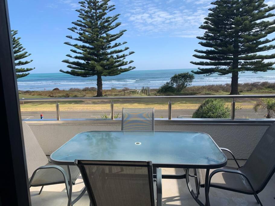 Beach Front Apartment Ohope Buitenkant foto