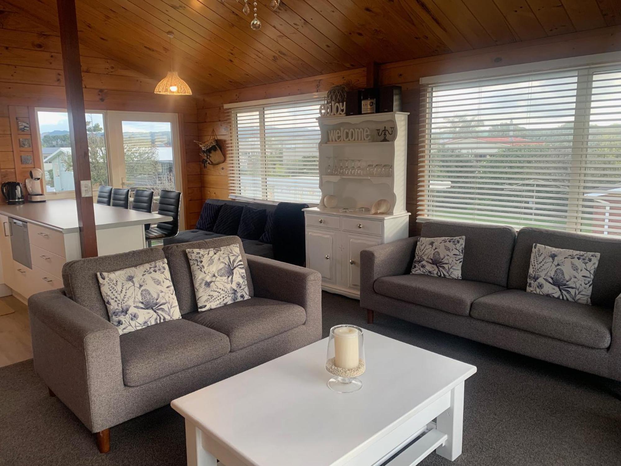 Beach Front Apartment Ohope Buitenkant foto